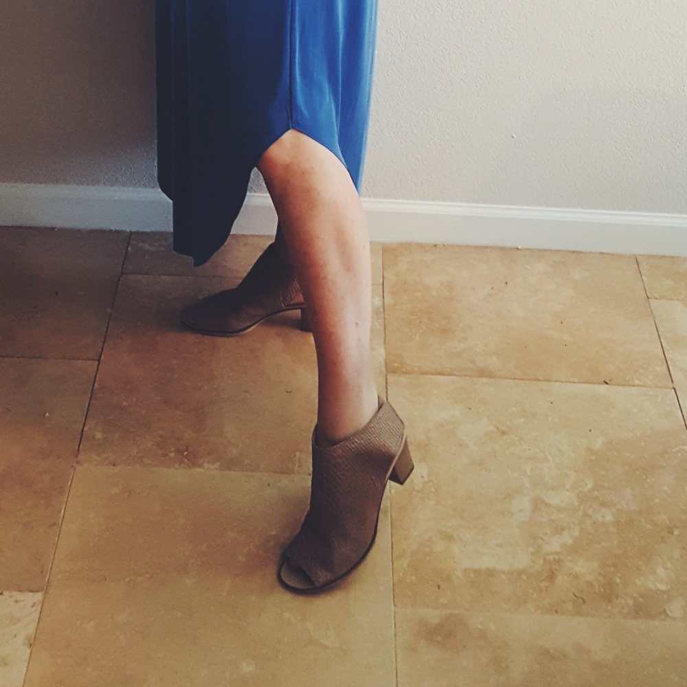 Dress - Picture 3 of 4